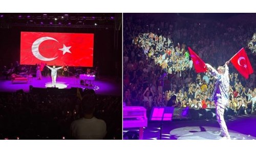 ATA DEMİRER SAHNESİNDE DEV TÜRK BAYRAĞI